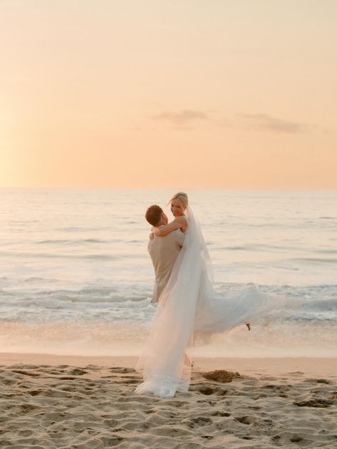 We love our accessory brides! 💕 Even if you have found your perfect gown, we love to help you complete your perfect bridal look with one of our veils or pieces by our talented accessory designers @megantheresecouture and @dolecka_bridal 🥰 Kaylee looks gorgeous in her dream gown by @romanova.atelier that she paired with our raw edge veil. We just love how the simplicity of our veil pairs with the gorgeous beading on her gown. Vendors: Photography by @christiegrahamphotography Veil by @mara... Beach Bridal Portraits, Romanova Atelier, Dream Gown, Beach Bridal, Bride Accessories, Beach Photo, Bridal Look, Beach Photoshoot, Bridal Portraits