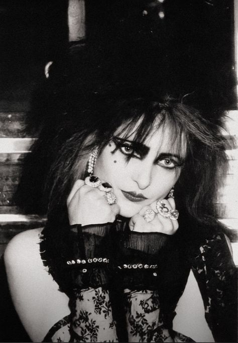 Trad Goth Makeup, Aesthetic Quiz, 80s Goth, Siouxsie Sioux, Goth Bands, Goth Music, Trad Goth, Goth Subculture, Clothes Reference