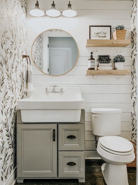 Need to update your bathroom? Check out these nine one-of-a-kind beautiful farmhouse bathrooms that, we have to admit, we're totally obsessed with. #farmhousedecor #homedecor #farmhousedesign #farmhousebathroom #bathroomrenovations Small Farmhouse Bathroom, Makeover Kamar Mandi, Modern Farmhouse Interior Design, Farmhouse Bathroom Design, Farmhouse Interior Design, Farmhouse Shelves, Bad Inspiration, Gray Paint, Modern Farmhouse Bathroom