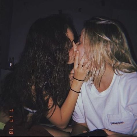 Parejas Goals Tumblr, Gay Aesthetic, Girlfriend Goals, Girl Couple, Lgbt Love, Cute Relationship Goals, Two Girls, I Love Girls, Couple Aesthetic