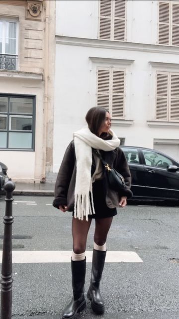 Aesthetic Looks Winter, Paris Outfit Inspo Winter, London Outfit Inspo Winter, Nyc Winter Outfits Going Out, Paris Inspo Outfit, Winter Outfit Inspo Street Style, Paris Fits Winter, Paris In The Winter Outfits, Paris Outfit Autumn