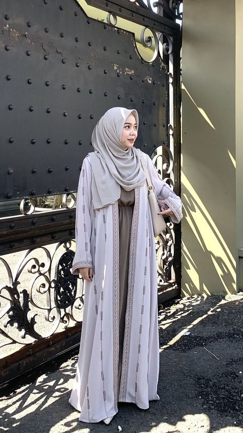 SAVE PIN INI AGAR KAMU MENDAPAT IDE OOTD MENARIK LAINNYA #OOTD #HIJAB #OUTFIT #SELEBGRAM #SELEBTIKTOK Fashion With Hijab, Hijab Trends, Casual Hijab Outfit, Casual Hijab, Fashion Muslim, Hari Raya, Ootd Hijab, Fresh Look, My Outfit