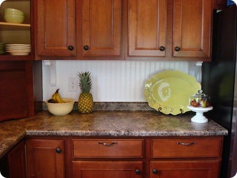 A beadboard backsplash Backsplash Oak Cabinets, Cover Tile Backsplash, Beadboard Kitchen Backsplash, Painting Oak Cabinets White, Easy Kitchen Backsplash, Beadboard Kitchen, Backsplash Cheap, Backsplash With Dark Cabinets, White Beadboard