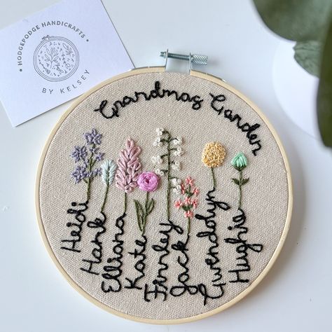 MADE TO ORDER ITEM.  When ordering please list names and desired colors. 10 names can fit on a 8 inch embroidery hoop. If you need less names please look for the 6 inch hoop listing.  This lovely embroidery hoop featuring one of the beautiful design of flowers in pastel tones is carefully hand-stitched on cotton fabric and neatly set in 6 inch hoop.  Embroidered with DMC embroidery threads. Embroidered Projects Ideas, Embroidery Set Up, Embroidery Family Name, Things You Can Embroider On, Simple Embroidery Gifts, Hand Embroidered Wedding Gift, Gift Embroidery Ideas, Embroidery For Grandma, Sentimental Embroidery