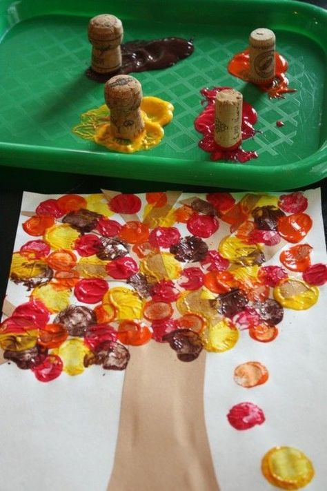 perfect Fall activity. Great for toddlers. Even if the leaves don't end up on the branches that's okay because it's Fall anyway! lol Apples Activities, Cork Painting, Preschool Autumn, Owl Activities, Fall Crafts For Toddlers, Thanksgiving Crafts For Toddlers, Thanksgiving Toddler, Autumn Tree, Activities Preschool