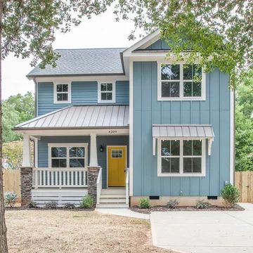 Blue Beach House Exterior, Light Blue Exterior House Colors, Light Blue House Exterior, Beach House Exterior Paint Colors, Blue Siding House, House Exterior Colors Blue, Blue Home Exterior, Beach House Exterior Colors, Blue Exterior House Colors