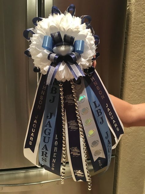 Homecoming Mum for Guys Mums Homecoming Garters, Garter Inspo Homecoming, Guys Homecoming Mum, Homecoming Mums Guys, Mom Mums Homecoming, Small Mum Ideas Homecoming, Mums Homecoming Medium, Mum Corsage Homecoming, Mum Inspo Homecoming Small