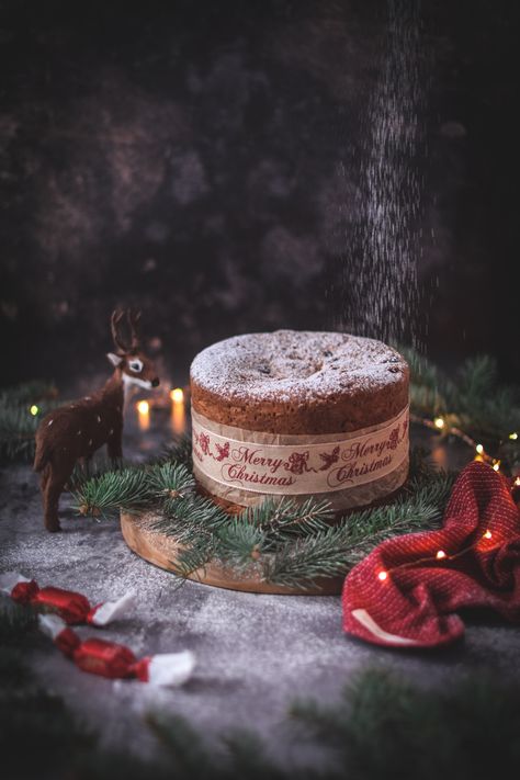 Panettone Plum Cake Photography Ideas, Christmas Plum Cake Photography, Christmas Cake Photoshoot, Plum Cake Photography, Christmas Asthetics, Festive Photography, Christmas Food Photography, Birthday Cake For Husband, Dessert Photography