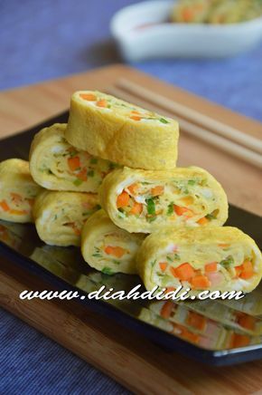 Diah Didi's Kitchen: Korean Rolled Eggs ( Gyeran mari ) Gyeran Mari, Dadar Gulung, Telur Gulung, Telur Dadar, Recipes Book, Breakfast Bites, Cooking Tutorials, Indonesian Food, Savory Snacks