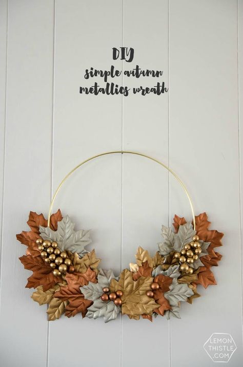 Love this gold and silver wreath idea! // DIY Simple Autumn Metallics Wreath- so perfect for fall! Classy too. Autumn Diy, Diy Fall Wreath, Diy Simple, Autumn Crafts, Autumn Wreath, Autumn Wreaths, Fall Decor Diy, Fall Diy, Deco Table