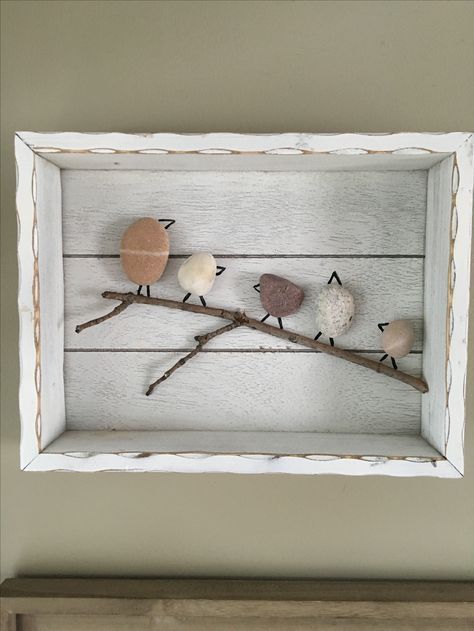 Beach Rock Art, Shadow Box Ideas, Stone Pictures Pebble Art, Pebble Art Family, Rock And Pebbles, Sea Glass Crafts, Driftwood Crafts, Beach Rocks, Stone Crafts