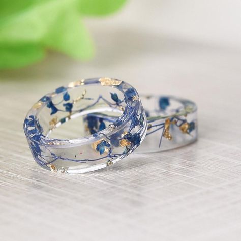 Epoxy Resin Ring, Aesthetic Resin Jewelry, Resin Flower Ring, Resin Jewelry Ideas Inspiration, Dried Flower Ring, Resin Jewelry Aesthetic, Dried Flower Resin Jewelry, Matching Rings Aesthetic, Resin Rings Aesthetic