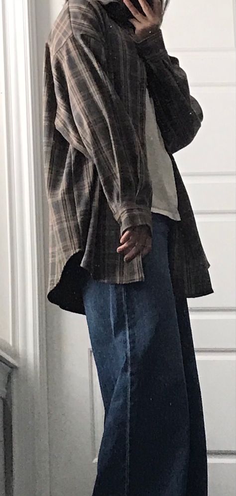 Oversized Flannel Aesthetic, Flannel Men Aesthetic, Baggy Jacket Outfit Men, Guys In Flannels, Masc Flannel Outfits, Grunge Flannel Outfits Men, Fannels Shirts Outfits Aesthetic Men, Grunge Men Style, Baggy Flannel Outfit Men