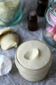 Homemade Deodorant Recipe, Deodorant Recipe, Deodorant Recipes, Diy Deodorant, Homemade Deodorant, Homemade Cosmetics, Diy Kosmetik, Baking Soda Shampoo, Diy Scrub