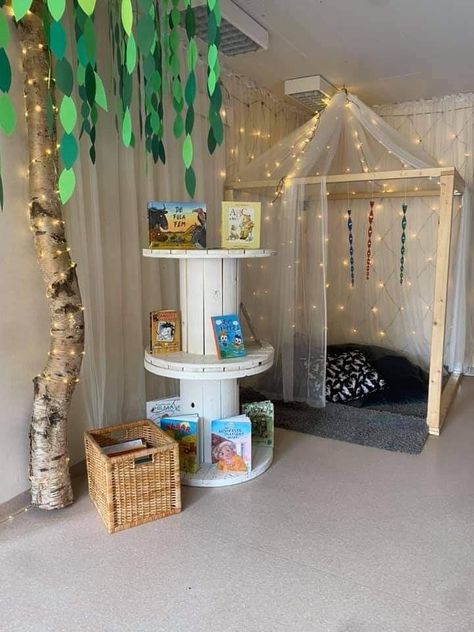 Out Of School Care Room Ideas, Reading Corner Nursery Classroom, Cosy Corner Ideas Preschool, Nursery Ideas Childcare, Preschool Quiet Area Ideas Cozy Corner, Childcare Room Decoration Ideas, Reggio Classroom Set Up Early Childhood, Alternative School Classroom, Preschool Cozy Corner