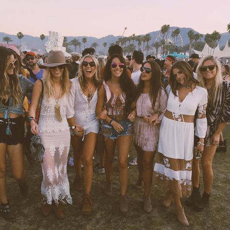 Boho Themed Party Outfit, Coachella Outfit Ideas Bohemian, Bohemian Coachella, Outfit Coachella, Boho Festival Outfit, Coachella Outfits, Summer Festival Outfit, Coachella Outfit, Bohemian Look