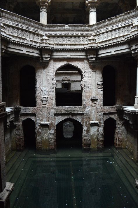 Adalaj Stepwell, Harappan Civilization, Step Well, Strange Dreams, Architecture Ancient, Castle Project, Landscape Study, Palace Architecture, Ancient Places