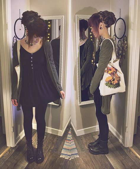 grunge: little black dress and green cardi Moda Grunge, Look Grunge, Scene Girl, Skagen, Mode Inspo, Looks Chic, Looks Style, Mode Inspiration, Mode Style