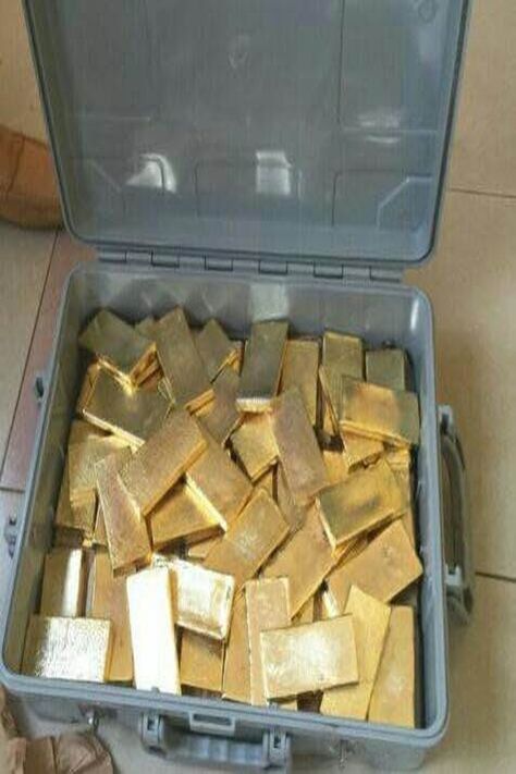 OFFER: Quantity: 500kg Quality: 22karat+ Purity: 96% Product : AU Metal (Gold) Origin : Ghana Gold Ore, Fake Ft Call, Money Spells That Work, Gold Reserve, Gold Bullion Bars, Money Collection, Money Stacks, Gold Bars, Gold Money