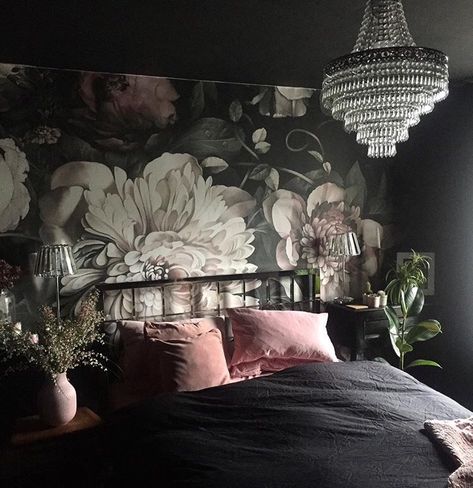 Floral Bedroom, Dark Home Decor, Bad Inspiration, Maximalism, Beautiful Bedrooms, Dream Bedroom, New Room, House Rooms, Bed Design