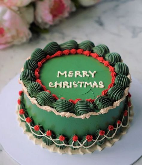 Winter Cake Decor, Vintage Cake Christmas, Christmas Cake Vintage, Christmas Vintage Cake, Christmas Cake Simple, Christmas Cake Decoration Ideas, Simple Christmas Cakes, Winter Cake Decorating, Cute Christmas Cakes