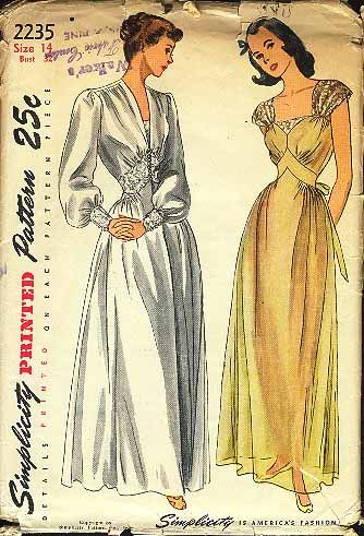 Simplicity 2235...inset waist dressing gown Nightgown Pattern, Patron Vintage, Vestidos Retro, Fashion 1940s, Lingerie Vintage, Vintage Dress Patterns, Vintage Nightgown, Couture Mode, Couture Vintage