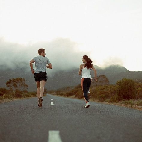 Running Photography, Running Partner, Running Buddies, Couple Running, Vision Board Photos, Simple Questions, Marathon Training Plan, Fit Couple, Buddy Workouts