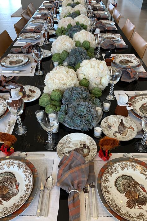 Southern Living Thanksgiving Table, Thanksgiving Formal Table Settings, Buffet Style Thanksgiving Dinner, Thanksgiving Table Settings Large Family, Formal Thanksgiving Table Settings, Long Thanksgiving Table Decor, Thanksgiving Table Settings 2023, Big Thanksgiving Dinner Table, Long Thanksgiving Table