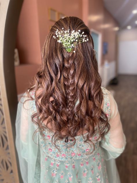 Curls, wedding hairstyle, mehandi Hairstyle. Mehandi Hairstyles, Wedding Hairstyle, Wedding Hairstyles, Crown Jewelry, Hairstyles, Crown, Hair Styles, Makeup, Hair