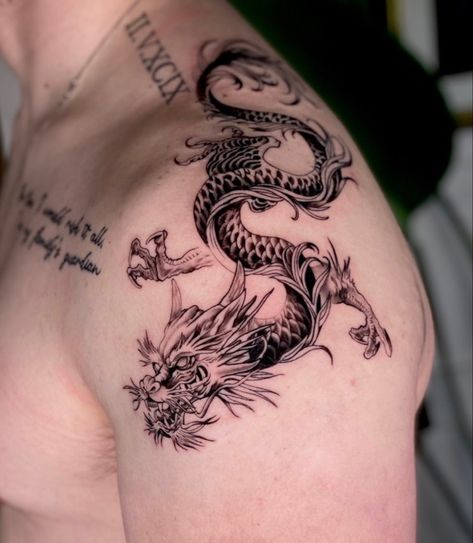 Asian Shoulder Tattoo, Shoulder Tattoo Blackwork, Tattoo Ideas For Men Dragon, Dragon Shoulder Tattoo For Men, Blackwork Dragon Tattoo, Shoulder Dragon Tattoo, Dragon Tattoo Japanese Style, Dragon Tattoo Traditional, Japanese Dragon Tattoo Art