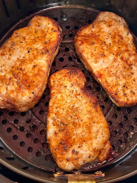 These air fryer boneless pork chops are amazing! So easy to make in the air fryer, these air fried pork chops are so tender and juicy! Perfect quick and easy weeknight dinner! #porkchops #airfryer Best Airfryer Porkchops, Fried Porkchops Airfryer, Sirloin Pork Chop Recipes Air Fryer, Boneless Pork Chops Air Fryer Recipes, Boneless Pork Chops In The Air Fryer, Boneless Porkchops Airfryer, Airfryer Boneless Pork Chops, Airfryer Pork Chops Boneless, Air Fry Pork Chops Boneless