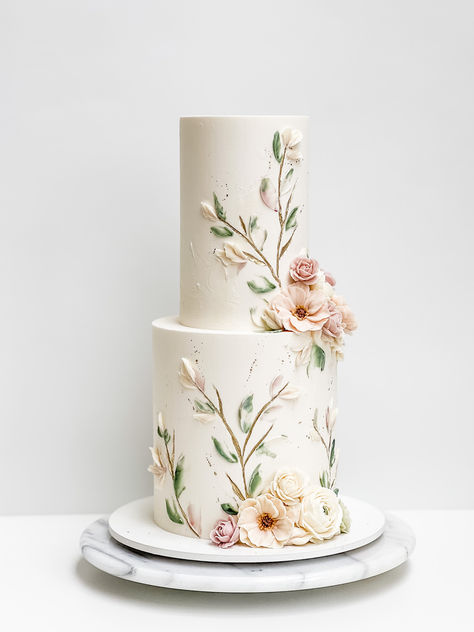 aesthetic floral wedding cake Easy Floral Cake, Lila Cake, 2 Tier Wedding Cakes, Flower Cake Design, Cake Floral, Wedding Badges, Pretty Wedding Cakes, Diy Wedding Cake, Cake Flower