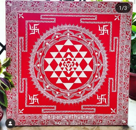 Shree Yantra Lippan Art, Aipan Art, Rangoli Painting, Shree Yantra, God Painting, Warli Painting, Fashionable Saree, Pichwai Painting, Mandir Design