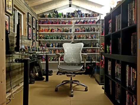 Wow, now that's a man cave. Filled with DC Comics figures, comic books, and other collectors items, this Man Cave Shed of Solitude is a great place to show off a collection. This backyard Man Cave is a perfect solution for any collector that wants to keep all their items out on display, without taking up extra space in the house. Comic Book Man Cave, He Shed Ideas, Collectors Room Ideas, Man Cave Bar Diy, Comic Book Rooms, Man Cave Inspiration, Hobby Room Design, Comic Room, Man Cave Shed