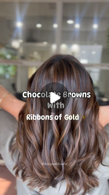 Aditi Dongre on Instagram: "Chocolate brown with ribbons of gold 😍✨  Muse: @dhanvis   Technique:#babylightsandbalayage #dimentionalcolor  Tone: #caramel #chocolatebrownhair   #caramelhair #balayaged #balayageandpainted #trendinghair #trendinghaircolor #haircolourtrends #bestofbalayage #haircolorideas #haircolouring #indianhair #brownhaircolor #mastersofbalayage   Hair colour , balayage , Indian hair , No bleach , Hair inspiration" Hair Color Ideas For Indian Hair, Indian Hair Colour, No Bleach Balayage, Balayage Indian, Chocolate Caramel Balayage, Bleach Hair Color, Colour Balayage, Indian Hair Color, Baylage Hair