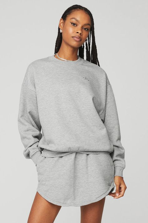 Accolade Crew Neck Pullover - Athletic Heather Grey | Alo Yoga Airport Outfit Winter, Tennis Skirt Black, Matching Sweats, Outfit For Travel, Back Women, Airport Outfit, Tennis Skirt, Alo Yoga, Grey Sweatshirt