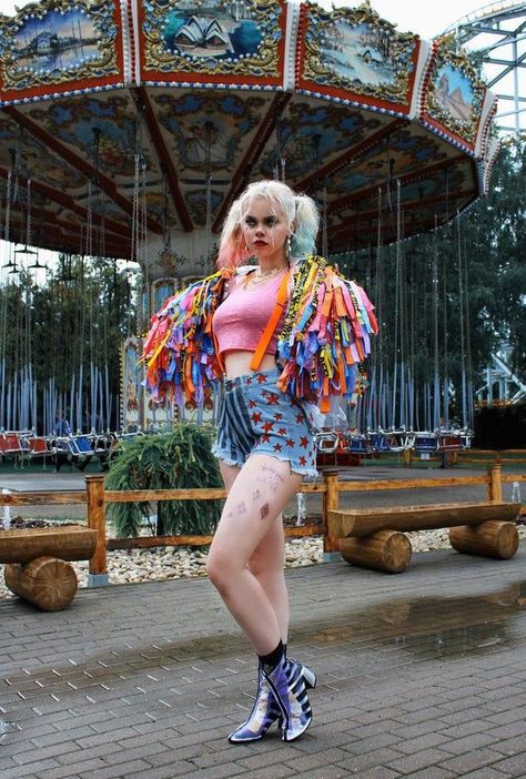 Pride Festival Outfit Ideas, Pride Festival Outfit, Harley Quinn Birds Of Prey, Gesture Poses, Tennis Shoes Outfit Work, Outfit Ideas Grunge, Skater Girl Outfits Grunge, Festival Outfit Ideas, Pride Festival