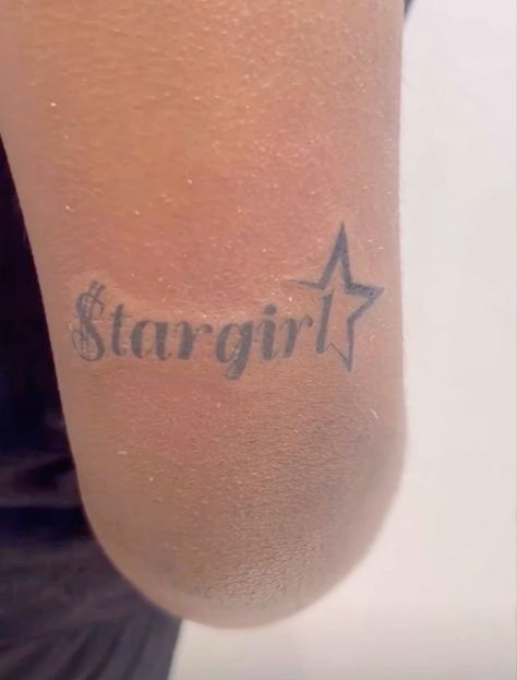 Small Girly Tattoos, Cute Hand Tattoos, Pretty Hand Tattoos, Black Girls With Tattoos, Writing Tattoos, Tasteful Tattoos, Tattoos For Black Skin, Red Ink Tattoos, Star Tattoo