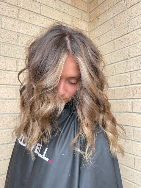 Dark Honey Blonde With Money Piece, Brunette Balayage Hair Short, Balayage Money Piece, Money Pieces, Haircut Inspo, Subtle Balayage, Bronde Balayage, Brown Hair Inspo, Bronde Hair