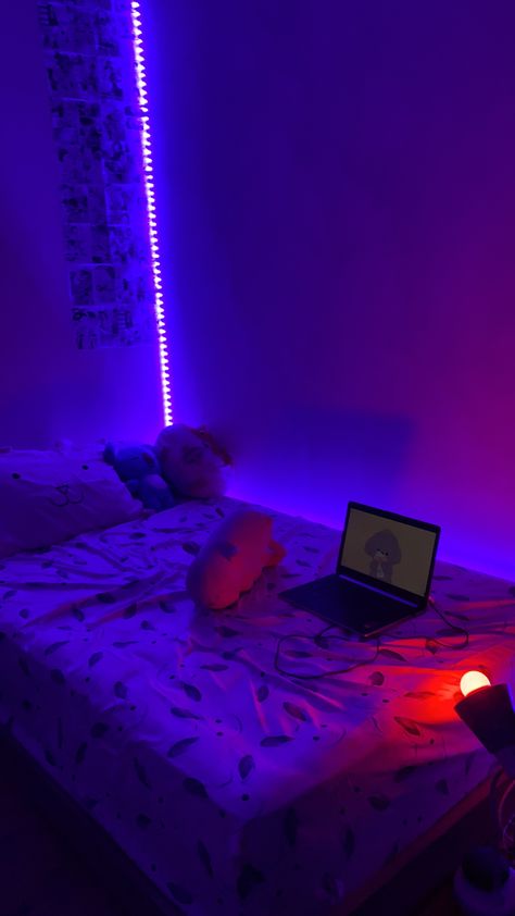 Low Budget Room Decor, Tiny Room Ideas Bedrooms, Small Room Ideas Aesthetic, How To Keep Your Room Clean, Budget Aesthetic, Uni Bedroom, Bedroom Purple, Small Led Lights, Tiny Room