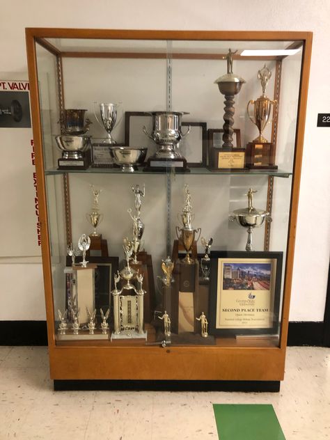 This trophy case is located on the second floor in the Funkhouser Building. This caught my eye because  I noticed all the trophies were for different thing but did not say specifically. I started wondering who were awarded these trophies? Where they for a Sport, Academics, or recognizing a certain department in the building or here on campus? How long do the awards date back to? Modern Trophy Display Ideas, Aesthetic Trophy Shelf, Award Shelves, Trophy Display Shelves, Painted Trophies, Trophy Cabinets, Trophy Display Case, Trophy Stand, Trophy Wall