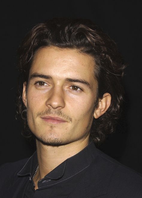 Hit Celebrities Guys, Pretty Actors Men, Unattractive Male Celebrities, Most Attractive Male Celebs, Will From Pirates Of The Caribbean, Hot Old Actors Men, Spanish Actors Men, Black Haired Male Actors, Orlando Bloom Lord Of The Rings