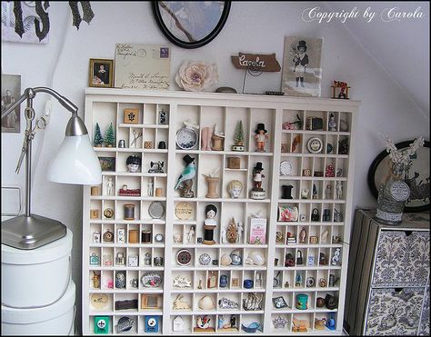 old printers tray curio painted white.  Used to have one, now I can't find one to save my life. Letterpress Drawer, Cabinet Of Curiosity, Printers Drawer, Printers Tray, Tray Display, Shadow Boxes, Displaying Collections, Cubbies, Knick Knacks