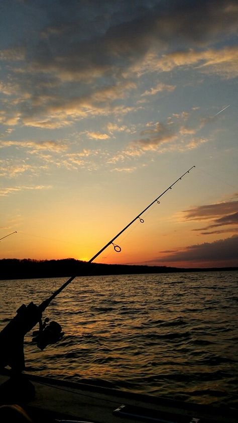 Fishing Asthetic Picture, Fishing Aesthetic Ocean, Fishing Aesthetic, Fishing Sunset, Fishing Lake, Summer Fishing, Fishing Photography, Camping Aesthetic, Fishing Pictures