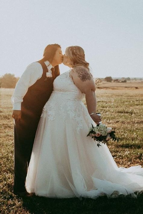 Fat and Sapphic — Congratulations darlings :-) 🎊🍾💍🥰 Lesbian Wedding Outfits, Lesbian Wedding Rings, Fat Bride, Lesbian Engagement, Queer Weddings, Plus Size Brides, Lgbt Wedding, Wedding Congratulations, Pose Idea