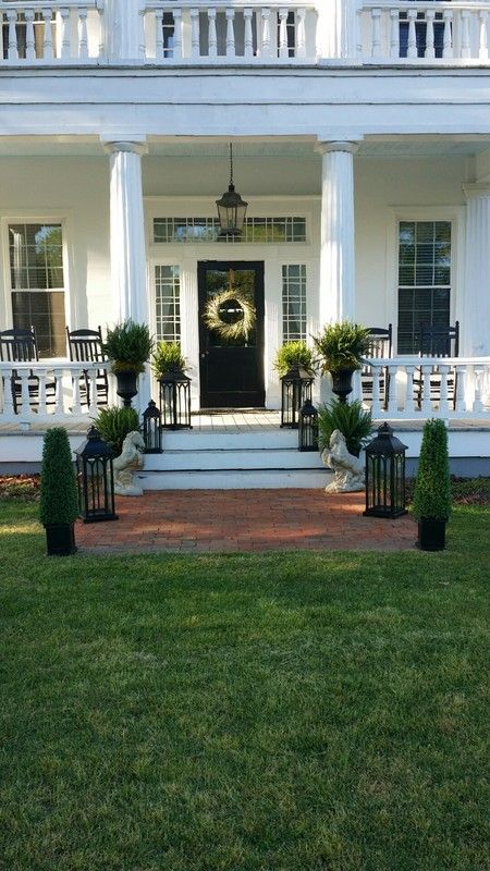 Front Porch Wedding Decorations, Front Porch Wedding Ceremony, Front Porch Column Ideas, Southern Front Porch Ideas, Porch Column Ideas, Front Porch Wedding, Atlanta Mansions, Porch Wedding, Wedding Columns