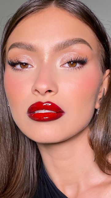 158K views · 14K likes | Claudia Neacsu on Instagram: "Wishing you all a magical Christmas! 💌💫🎄 Couldn’t help myself but to post my signature glazed red lip 💋 on beautiful @iamalinamorozova Using: @maccosmeticsuk Chestnut Lip Liner & lip glass @byterryofficial matte lip in 10 my red which has to be one of my all time fave reds! @urbandecayuki Space Cowboy Eyeshadow #redlipstick #christmasmakeup #glossy #makeup #claudianmakeup" Makeup Inspiration Red Lips, Glitter Makeup Red Lips, Makeup Inspo Red Lip, Homecoming Makeup Red Lips, Red Lipgloss Makeup Look, Soft Glam Makeup For Red Dress, Red Lip Makeup Aesthetic, Daytime Red Lip, Prom Makeup With Red Lips