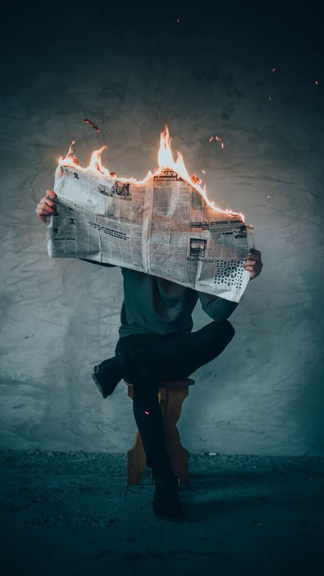 Newspaper Photo, Fire Photography, Surrealism Photography, Foto Poses, Trik Fotografi, Photography Poses For Men, Male Poses, Poses For Men, Shoot Ideas