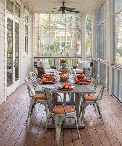 Southern Farmhouse Screened Porch with Dining Table Screened Porch Ideas, Porch Dining, Southern Style Home, Southern Farmhouse, Screened Porch Designs, Vintage Porch, Blue Ceilings, Building A Porch, Southern Living Homes