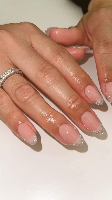 Trending French Tip Nails Short, Gel Polish French Manicure Short Nails, Short Reflective Nails, Cute Short Round Nail Designs, Short Round Gel X Nails, French Nails With Glitter Tips, Trendy Round Nails Short, Cute Round Nails Designs, Short Nails Ideas Oval